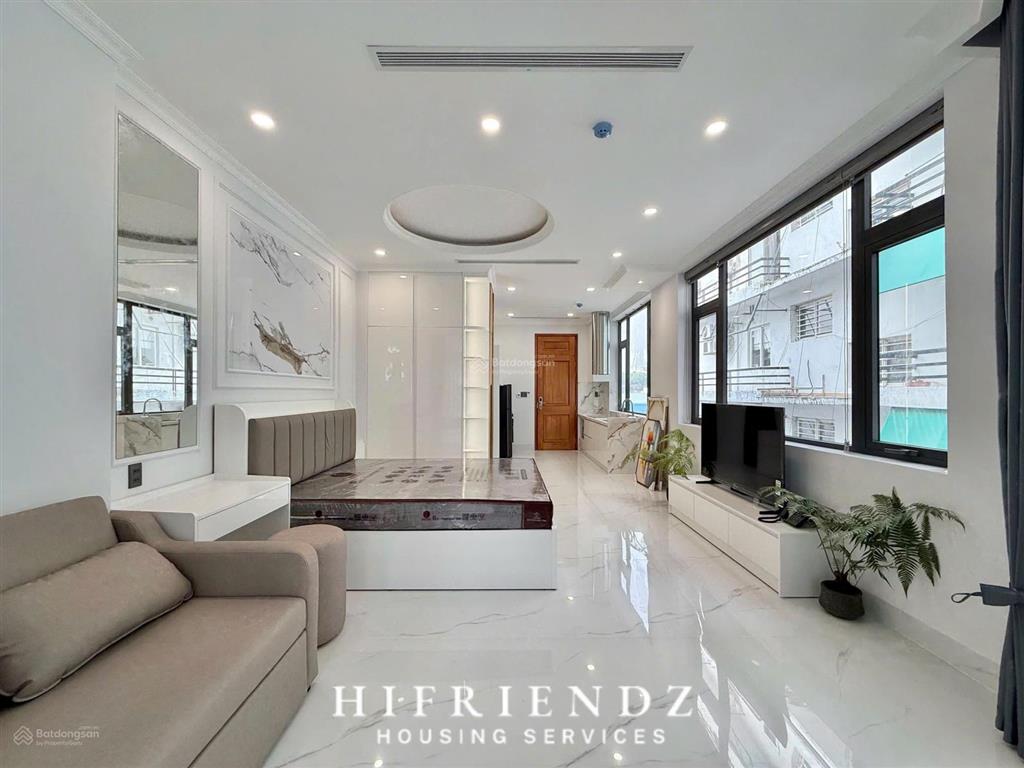 Căn hộ chung cư 40m2 có ban công cửa sổ thoáng nội thất hiện đại ngay mặt tiền trần hưng đạo quận 5