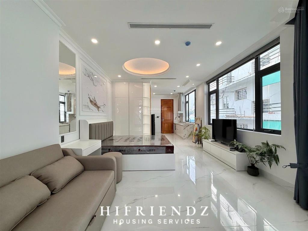 Căn hộ chung cư 40m2 có ban công cửa sổ thoáng nội thất hiện đại ngay mặt tiền trần hưng đạo quận 5