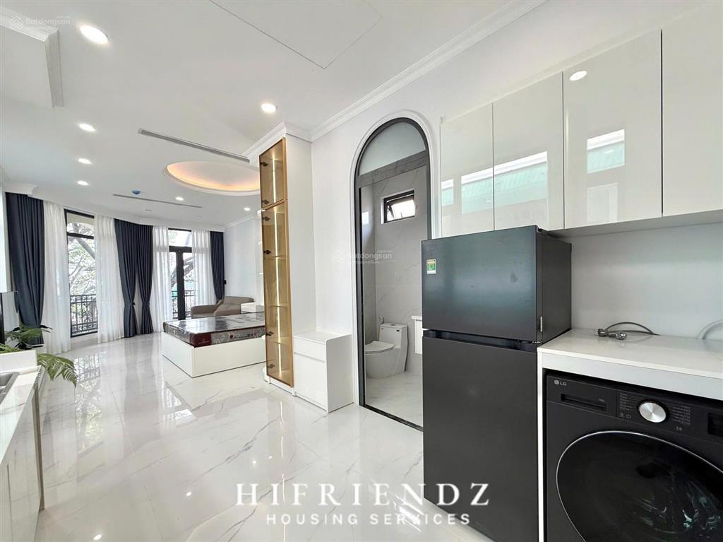 Căn hộ chung cư 40m2 có ban công cửa sổ thoáng nội thất hiện đại ngay mặt tiền trần hưng đạo quận 5
