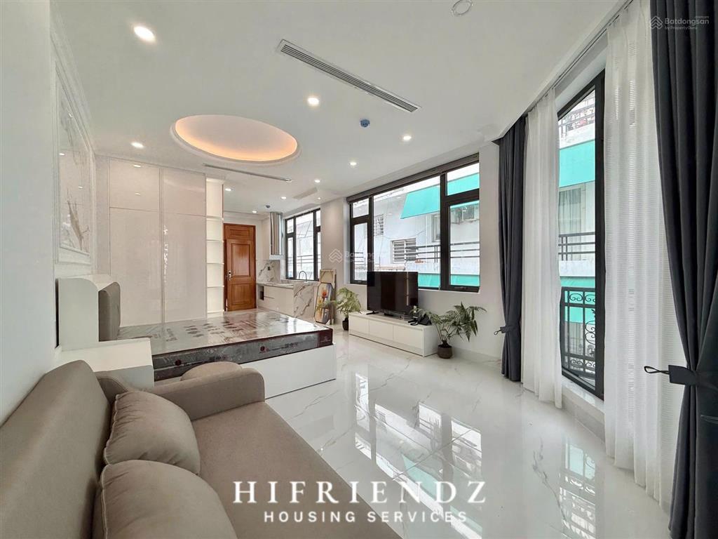 Căn hộ chung cư 40m2 có ban công cửa sổ thoáng nội thất hiện đại ngay mặt tiền trần hưng đạo quận 5