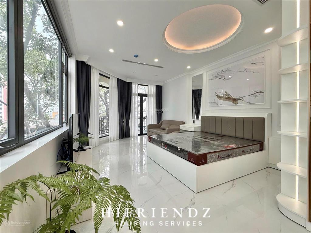 Căn hộ chung cư 40m2 có ban công cửa sổ thoáng nội thất hiện đại ngay mặt tiền trần hưng đạo quận 5