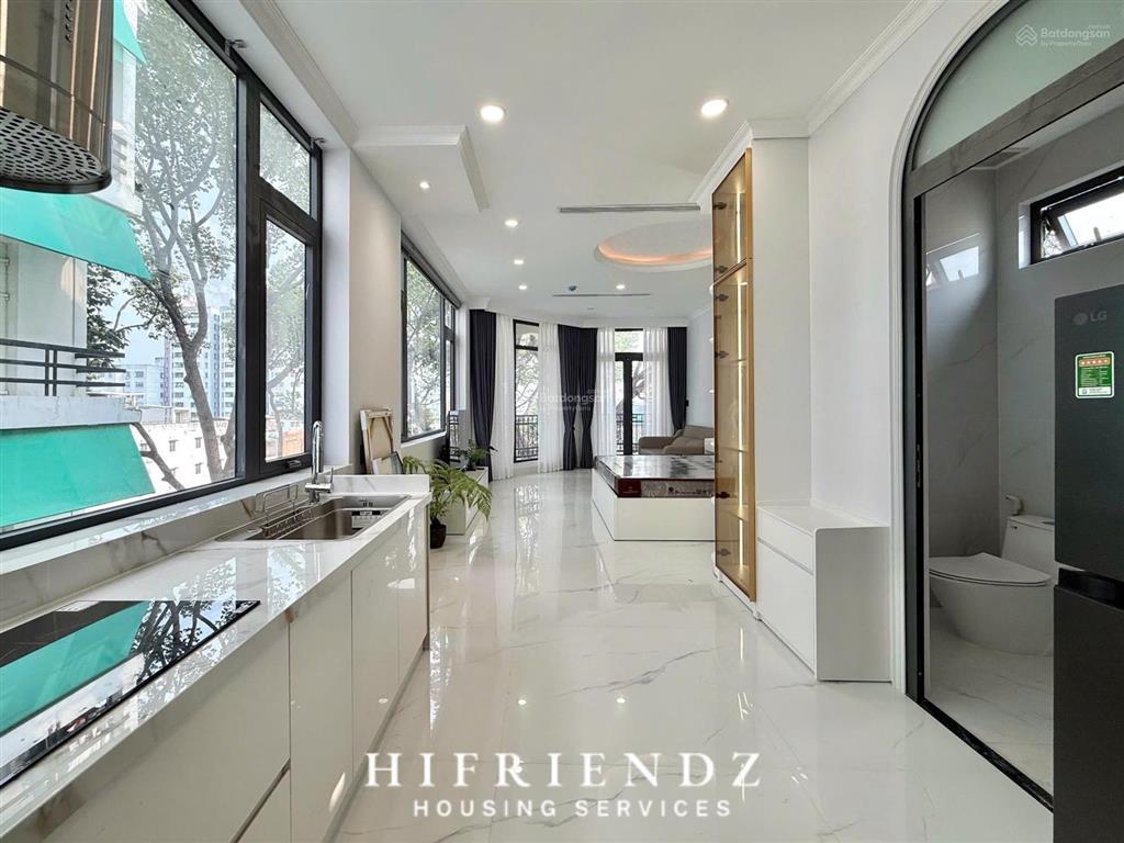 Căn hộ chung cư 40m2 có ban công cửa sổ thoáng nội thất hiện đại ngay mặt tiền trần hưng đạo quận 5