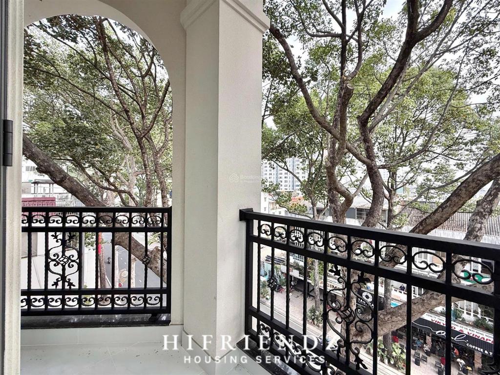 Căn hộ chung cư 40m2 có ban công cửa sổ thoáng nội thất hiện đại ngay mặt tiền trần hưng đạo quận 5
