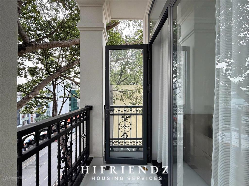Căn hộ chung cư 40m2 có ban công cửa sổ thoáng nội thất hiện đại ngay mặt tiền trần hưng đạo quận 5