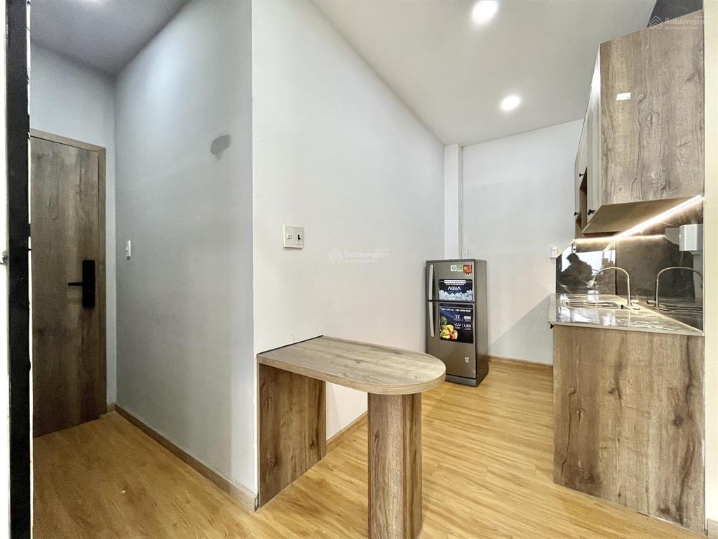 Căn hộ 40m2 tách bếp nội thất thiết kế hiện đại ngay mặt tiền lê hồng phong quận 5