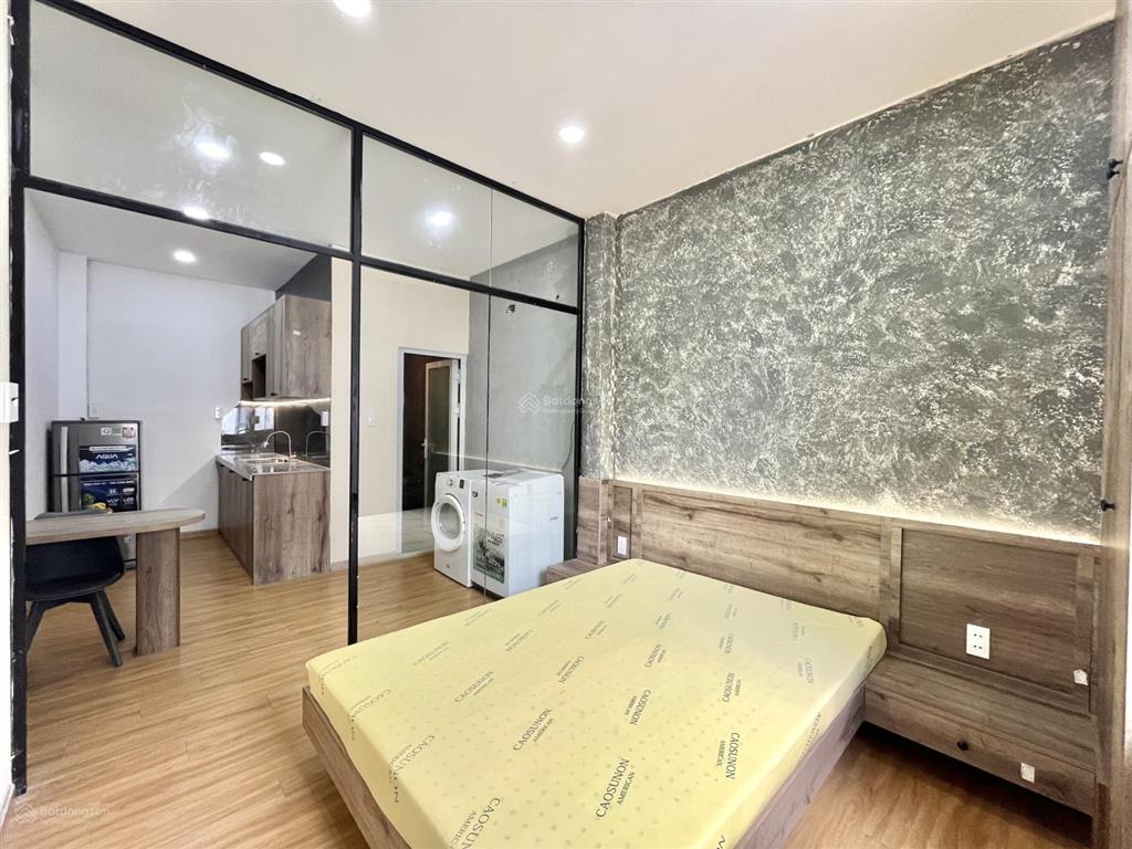 Căn hộ 40m2 tách bếp nội thất thiết kế hiện đại ngay mặt tiền lê hồng phong quận 5