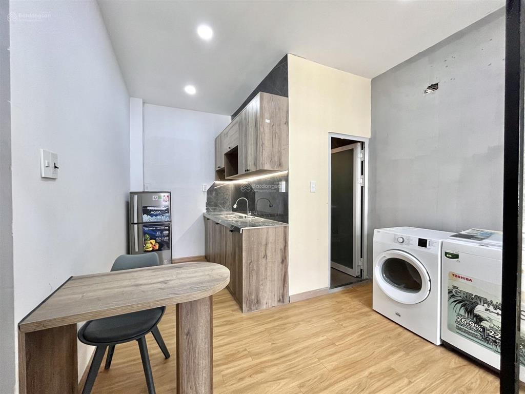 Căn hộ 40m2 tách bếp nội thất thiết kế hiện đại ngay mặt tiền lê hồng phong quận 5