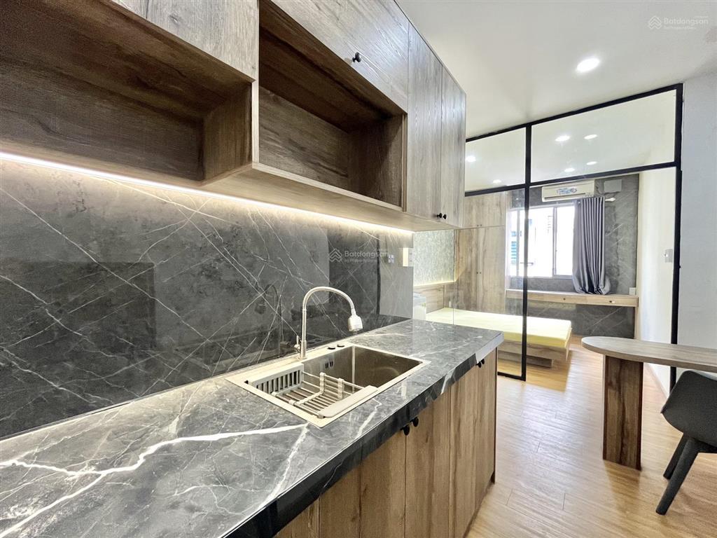 Căn hộ 40m2 tách bếp nội thất thiết kế hiện đại ngay mặt tiền lê hồng phong quận 5