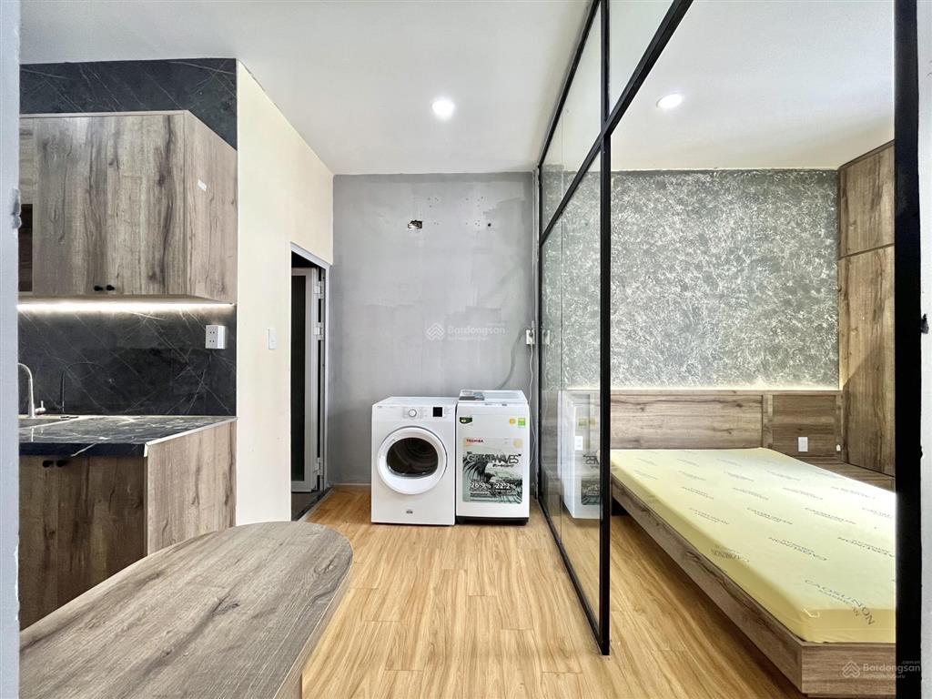 Căn hộ 40m2 tách bếp nội thất thiết kế hiện đại ngay mặt tiền lê hồng phong quận 5