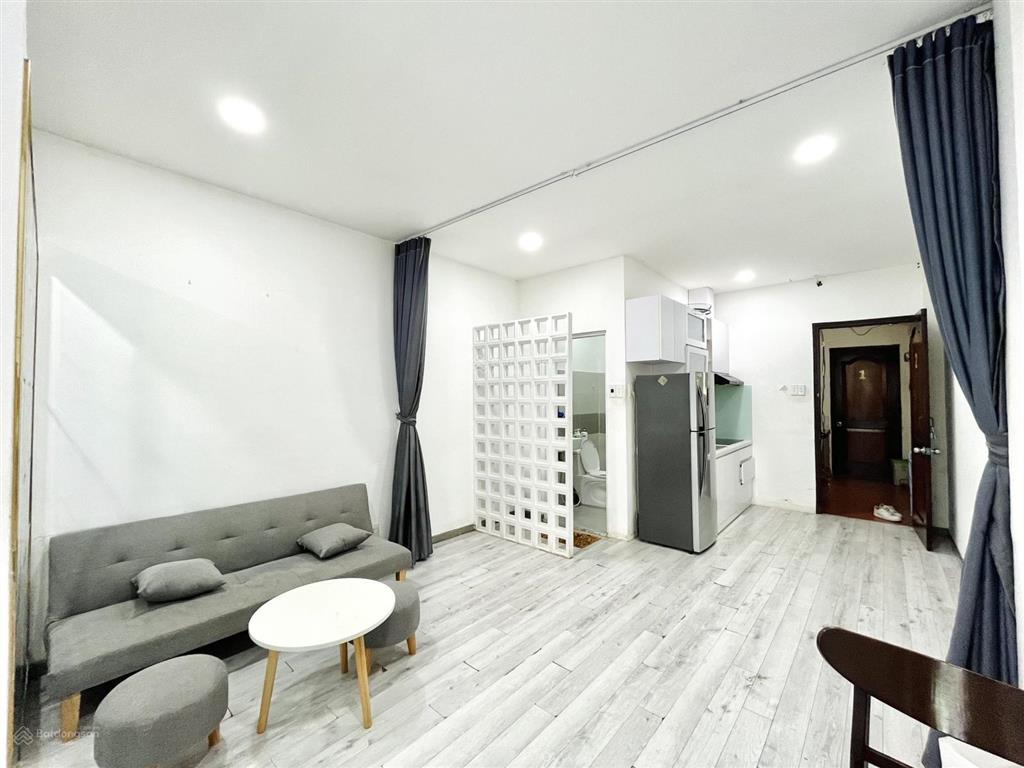 Căn hộ 40m2 có ban công  tách bếp thoáng  giờ giấc tự do mặt tiền nguyễn trãi, quận 5