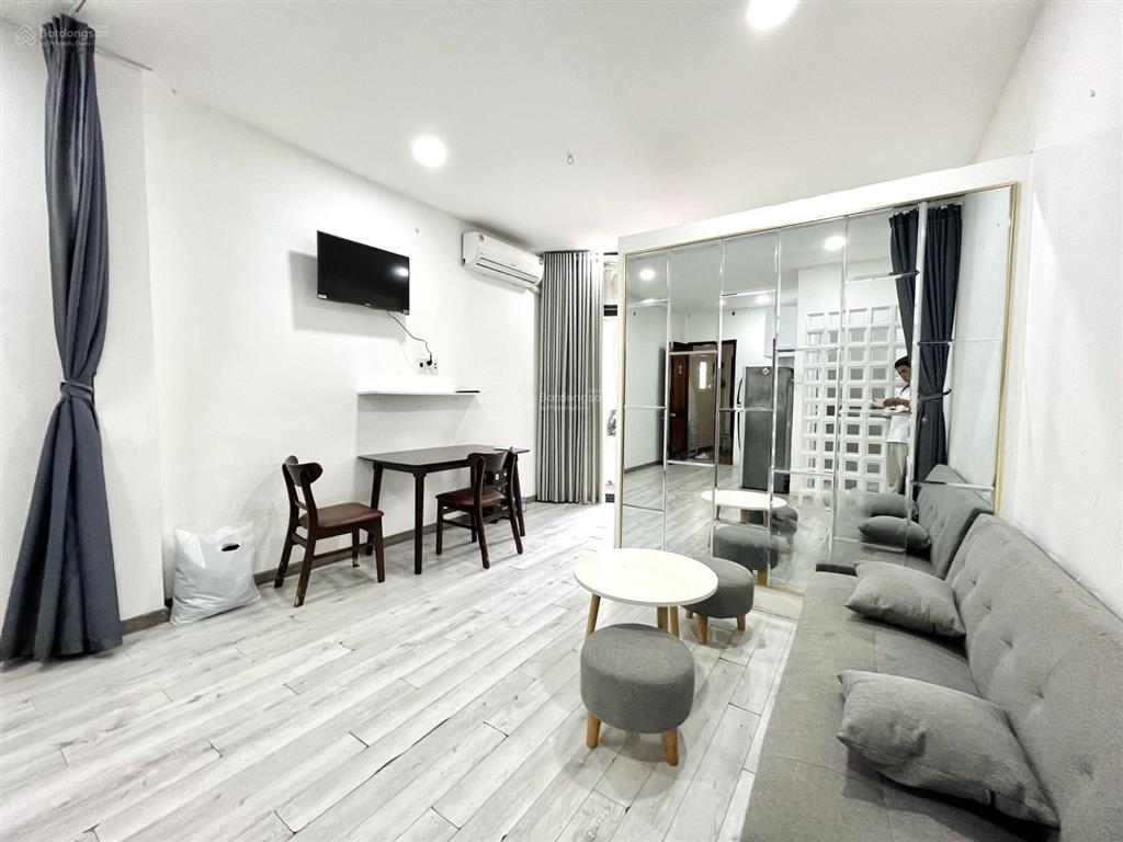 Căn hộ 40m2 có ban công  tách bếp thoáng  giờ giấc tự do mặt tiền nguyễn trãi, quận 5