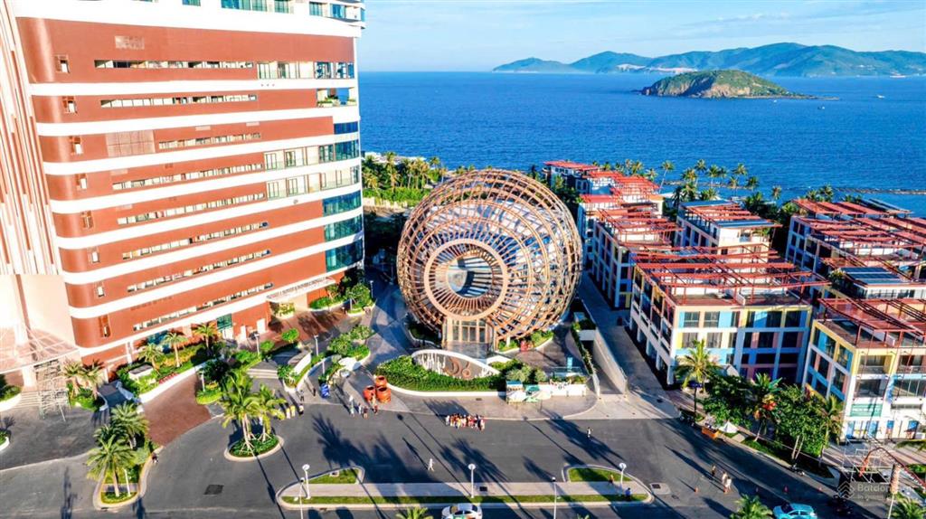 View biển  2 tỷ 050, view biển nhìn về nhà hát đó và resort melia 6 sao  toà sanhome, libera