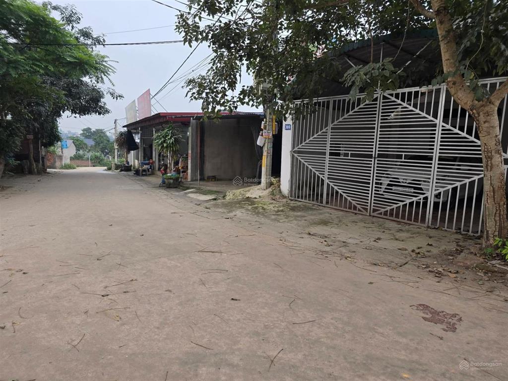 Bán 1 lô, tặng 1 lô + tặng nhà đẹp
trục kinh doanh, đường rộng. ô tô quay đầu trước đất.