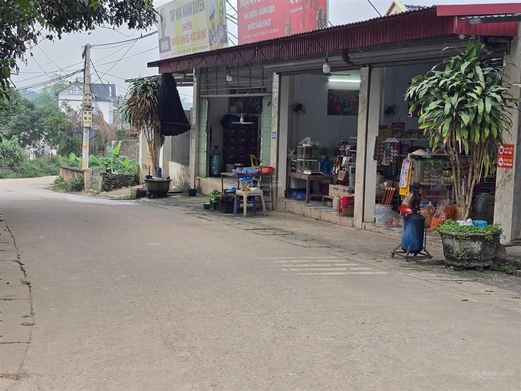 Bán 1 lô, tặng 1 lô + tặng nhà đẹp
trục kinh doanh, đường rộng. ô tô quay đầu trước đất.