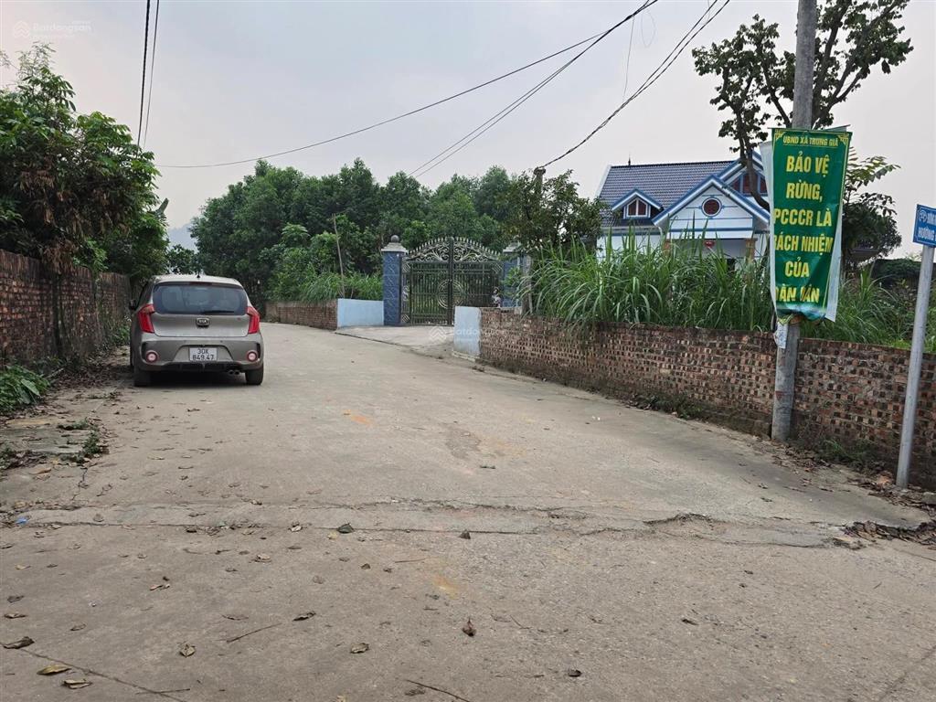 Bán 1 lô, tặng 1 lô + tặng nhà đẹp
trục kinh doanh, đường rộng. ô tô quay đầu trước đất.