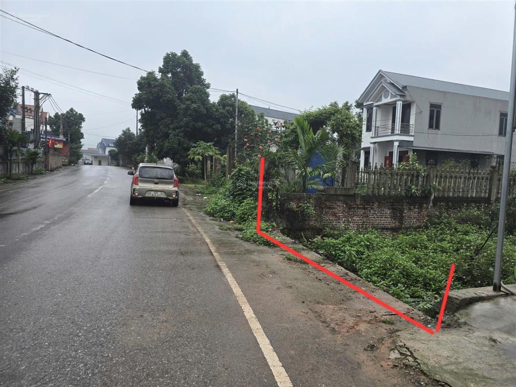 Đường nhựa rẻ hơn trong làng. gần 500m2 chỉ hơn 6tr/m2. muốn ra hàng gấp
