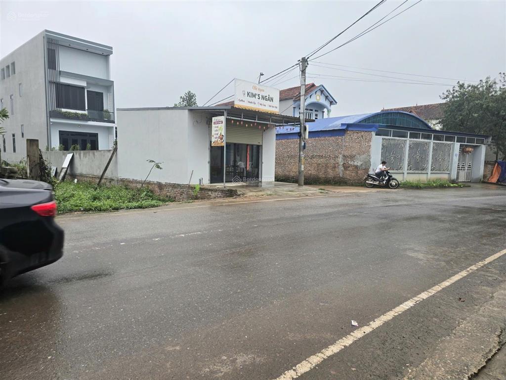 Đường nhựa rẻ hơn trong làng. gần 500m2 chỉ hơn 6tr/m2. muốn ra hàng gấp