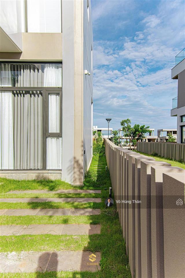 Chủ nhà cần bán lại căn biệt thự khu sân golf, nhà có sẵn, chỉ 5,85 tỷ bao thuế phí, gồm vat