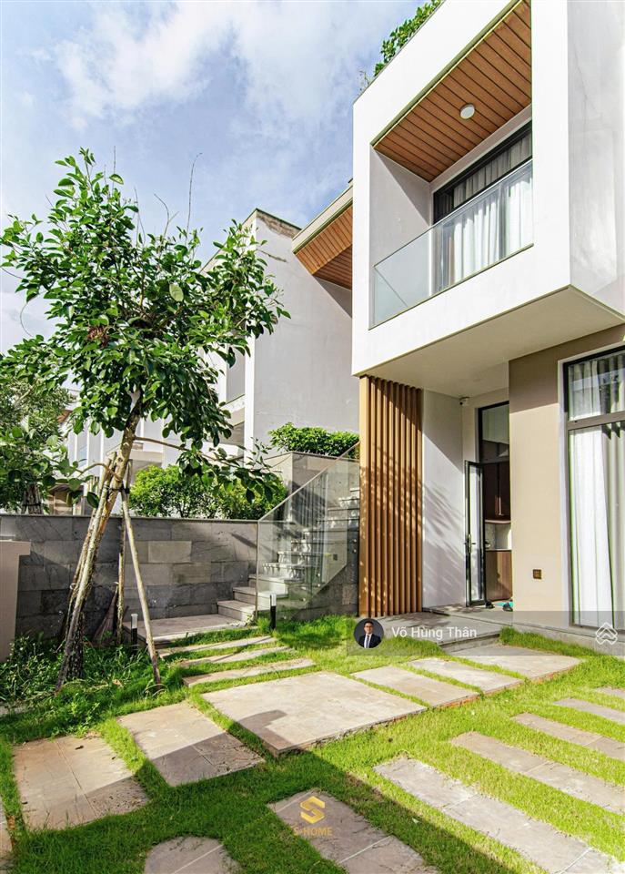 Chủ nhà cần bán lại căn biệt thự khu sân golf, nhà có sẵn, chỉ 5,85 tỷ bao thuế phí, gồm vat