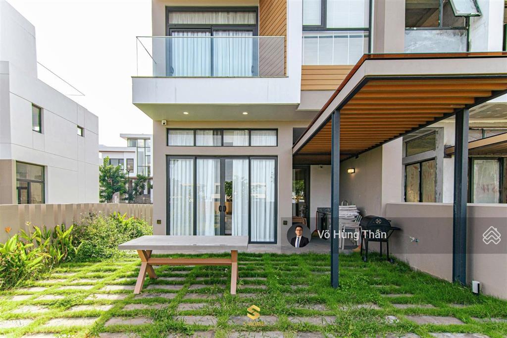 Chủ nhà cần bán lại căn biệt thự khu sân golf, nhà có sẵn, chỉ 5,85 tỷ bao thuế phí, gồm vat
