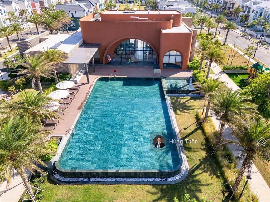 Duy nhất căn biệt thự 200m2 giá chỉ 4,7 tỷ chủ nhà cần bán nhanh,  em thân novaland 0909 090 ***