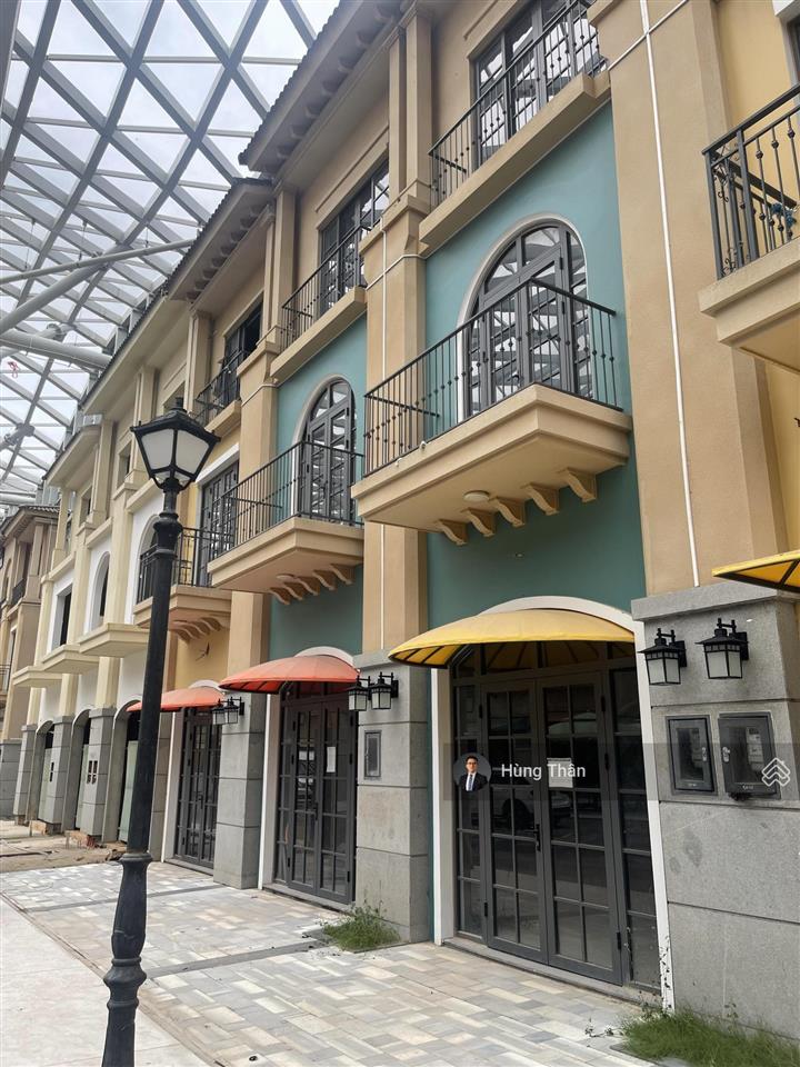 Chính chủ gửi bán căn shophouse trực diện quảng trường phố đi bộ bikini beach giá 7,5 tỷ công chứng