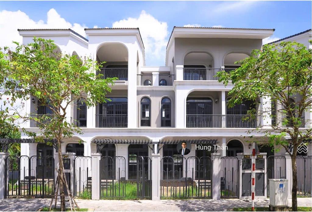 Chủ nhà gửi bán căn nhà phố trực diện hồ bơi công viên ngay sông rạch chiếc, sẵn sổ hồng riêng