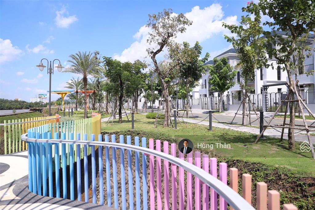 Chính chủ gửi bán căn biệt thự trực diện mặt sông rạch chiếc (chỉ 1 căn duy nhất), sổ hồng riêng