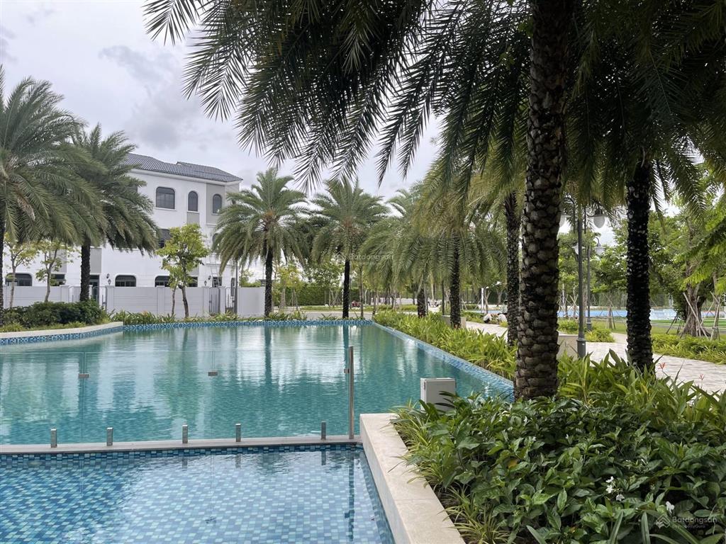 Chủ nhà cần sang nhượng lại căn biệt thự rộng 240m², giá chỉ 17,95 tỷ sang tên công chứng ngay