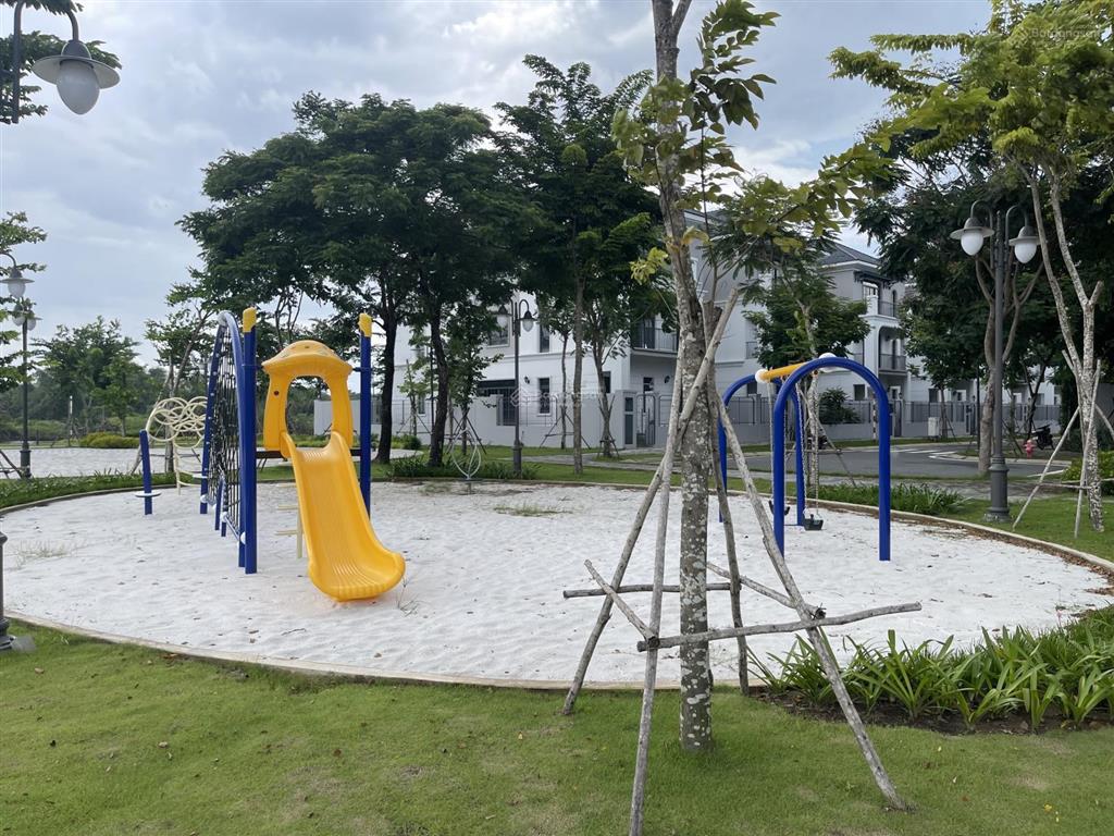 Chủ nhà cần sang nhượng lại căn biệt thự rộng 240m², giá chỉ 17,95 tỷ sang tên công chứng ngay