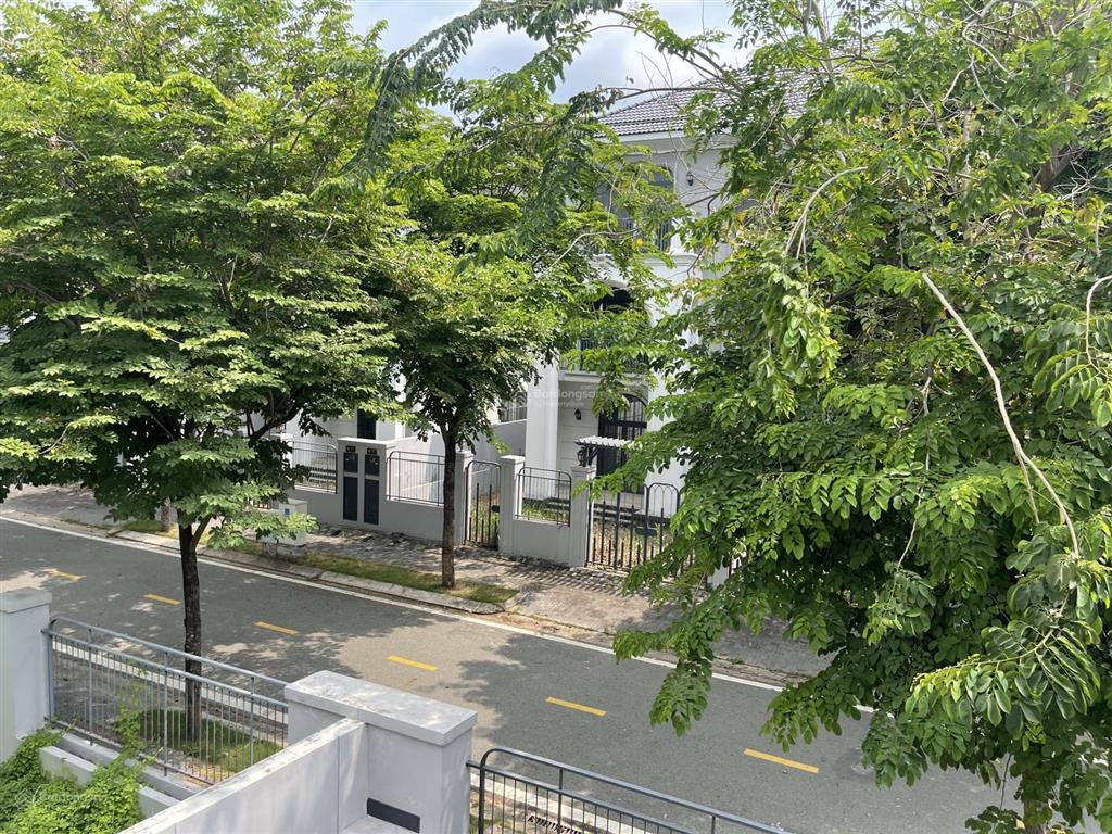 Chủ nhà cần sang nhượng lại căn biệt thự rộng 240m², giá chỉ 17,95 tỷ sang tên công chứng ngay