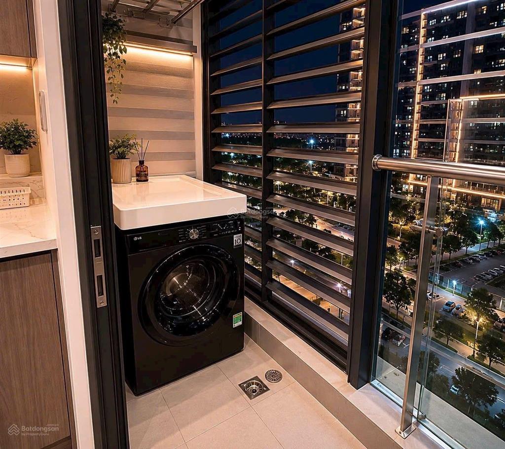 Cho thuê căn 3pn full nội thất cao cấp the opus one, view công viên và pháo hoa vinhomes grand park