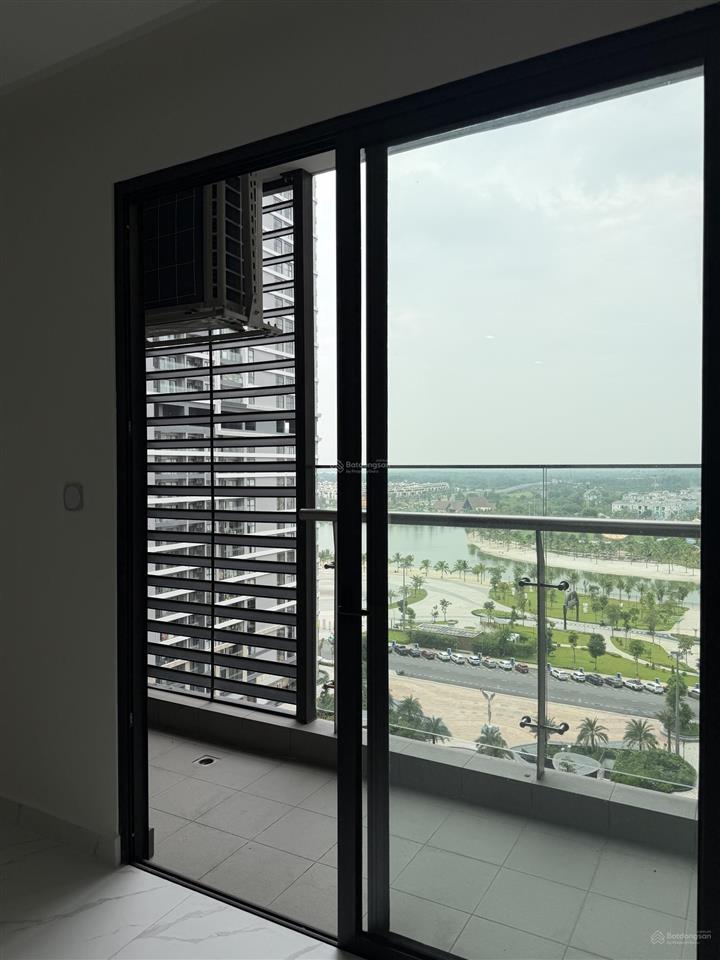 Cho thuê căn 1 phòng ngủ view pháo hoa tòa opus one, nội thất cơ bản giá chỉ 8 triệu