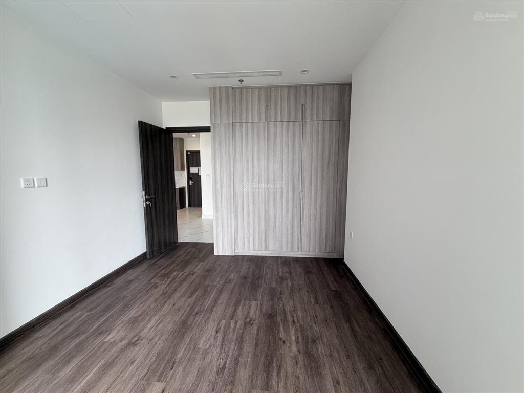 Cho thuê căn 1 phòng ngủ view pháo hoa tòa opus one, nội thất cơ bản giá chỉ 8 triệu