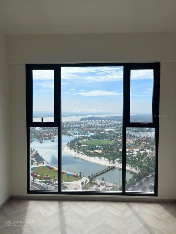Cho thuê căn 3 phòng ngủ 85m2, nội thất cơ bản cđt, nhà mới, gần vincom