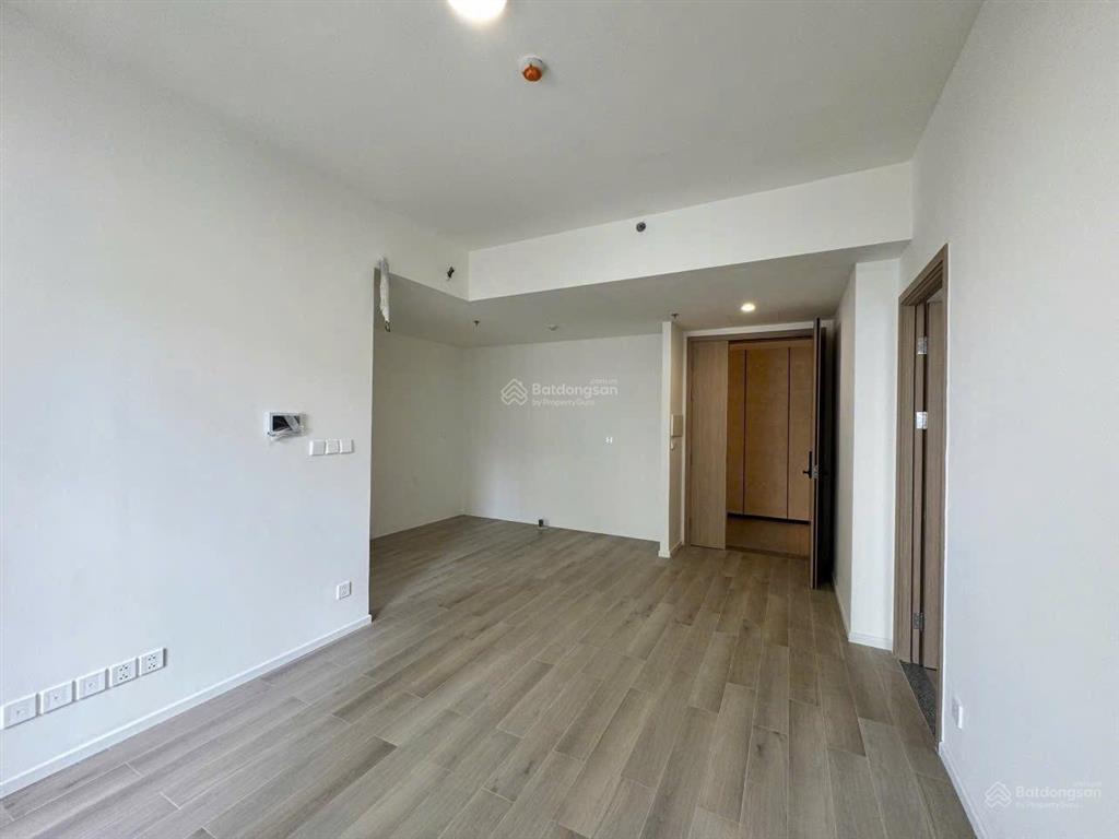 Cho thuê căn 3 phòng ngủ 85m2, nội thất cơ bản cđt, nhà mới, gần vincom