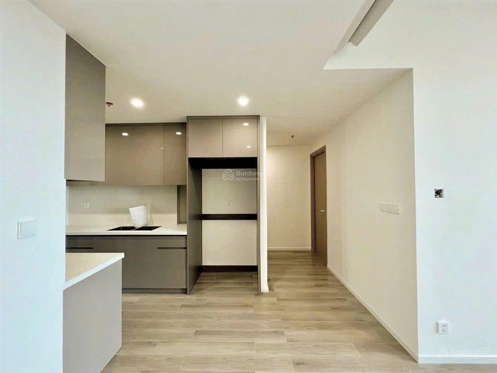 Cho thuê căn 3 phòng ngủ 85m2, nội thất cơ bản cđt, nhà mới, gần vincom