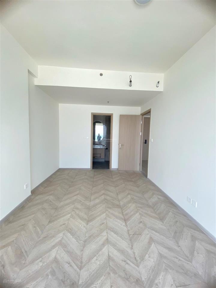 Cho thuê căn 3 phòng ngủ 85m2, nội thất cơ bản cđt, nhà mới, gần vincom