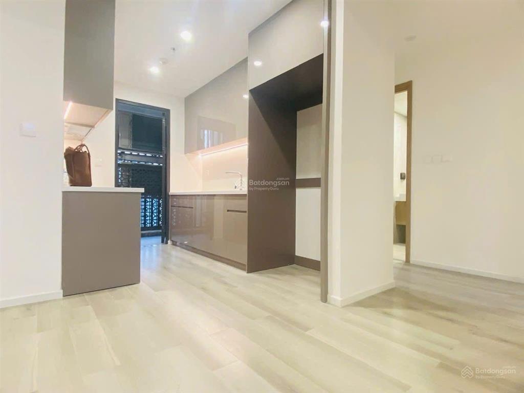 Cho thuê căn 3 phòng ngủ 85m2, nội thất cơ bản cđt, nhà mới, gần vincom