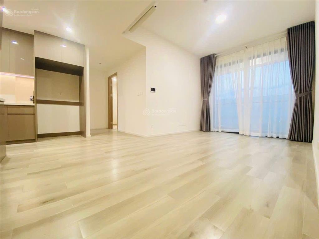 Cho thuê căn 3 phòng ngủ 85m2, nội thất cơ bản cđt, nhà mới, gần vincom