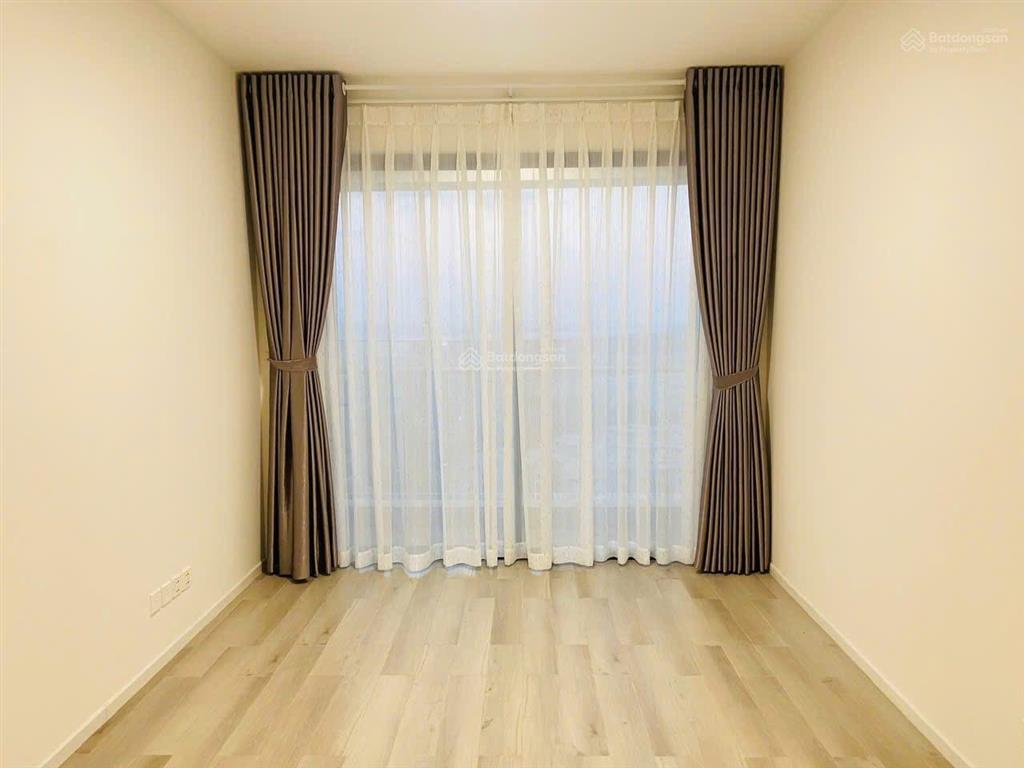 Cho thuê căn 3 phòng ngủ 85m2, nội thất cơ bản cđt, nhà mới, gần vincom