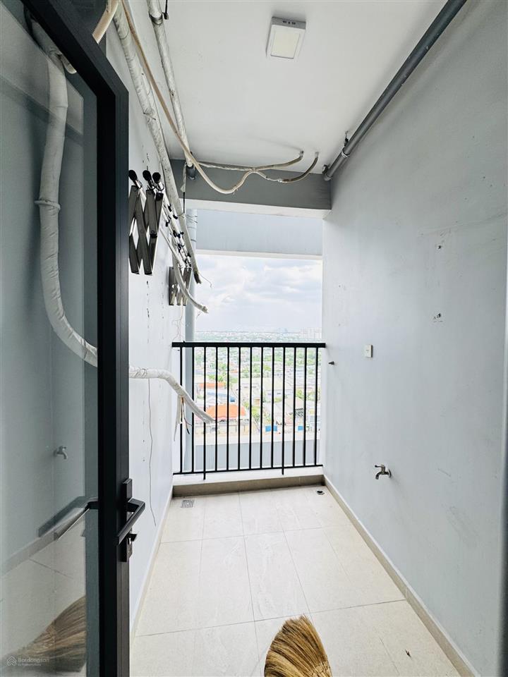 Chủ kẹt tiền cần bán gấp căn 2pn 2wc, 72m2 tầng trung  giá 3 tỷ,  0909 272 *** gửi căn