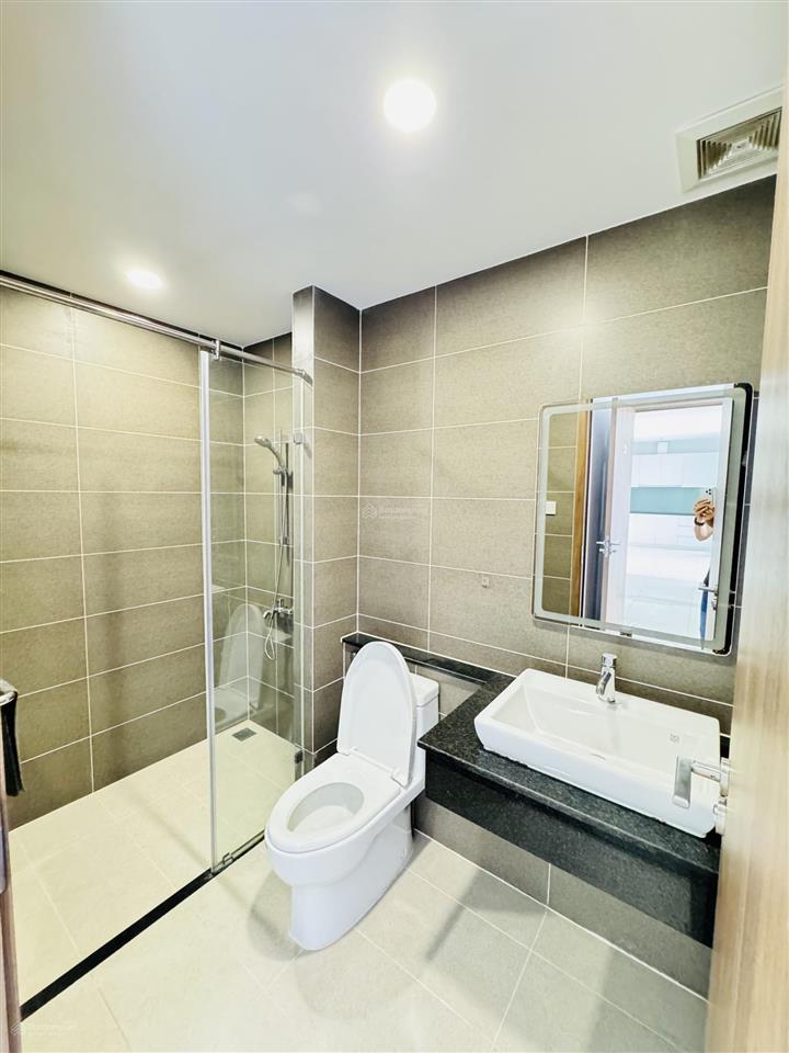 Chủ kẹt tiền cần bán gấp căn 2pn 2wc, 72m2 tầng trung  giá 3 tỷ,  0909 272 *** gửi căn