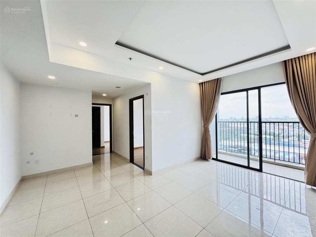 Chủ kẹt tiền cần bán gấp căn 2pn 2wc, 72m2 tầng trung  giá 3 tỷ,  0909 272 *** gửi căn