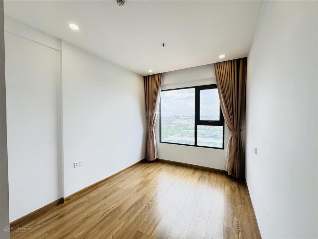 Chủ kẹt tiền cần bán gấp căn 2pn 2wc, 72m2 tầng trung  giá 3 tỷ,  0909 272 *** gửi căn