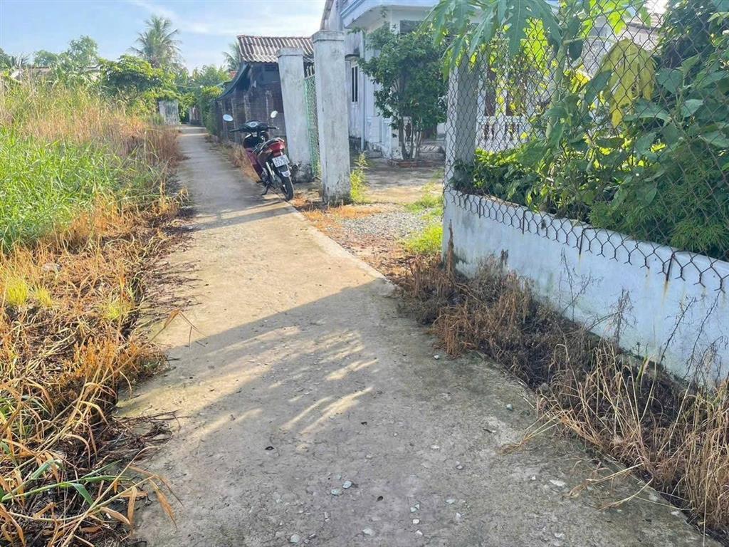 Bán 4,2x25 m đất thổ cư đường thông, dân đông, gần nhiều kho xưởng, cách tỉnh lộ 827b 200 m