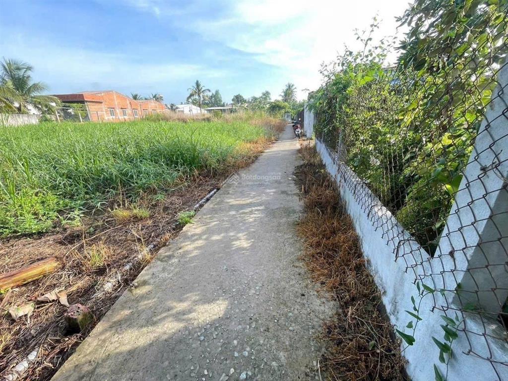 Bán 4,2x25 m đất thổ cư đường thông, dân đông, gần nhiều kho xưởng, cách tỉnh lộ 827b 200 m