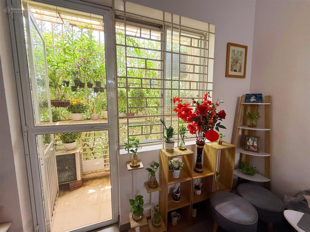 Cho thuê cc 5 tầng thang bộ lầu 1, 2pn, 2vs, 86m2 , 13 triệu vnd, q2, hcm, full nội thất