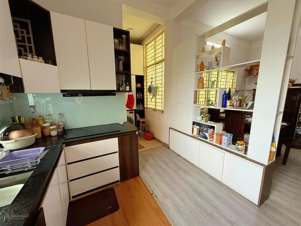 Cho thuê cc 5 tầng thang bộ lầu 1, 2pn, 2vs, 86m2 , 13 triệu vnd, q2, hcm, full nội thất
