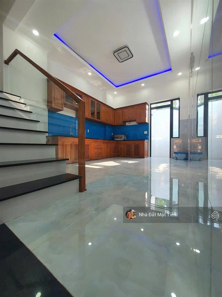 Hot  nhà 02 lầu + sân thượng dt 4x40m (5pn) mặt tiền trần văn mười, gần chợ đại hải h.môn